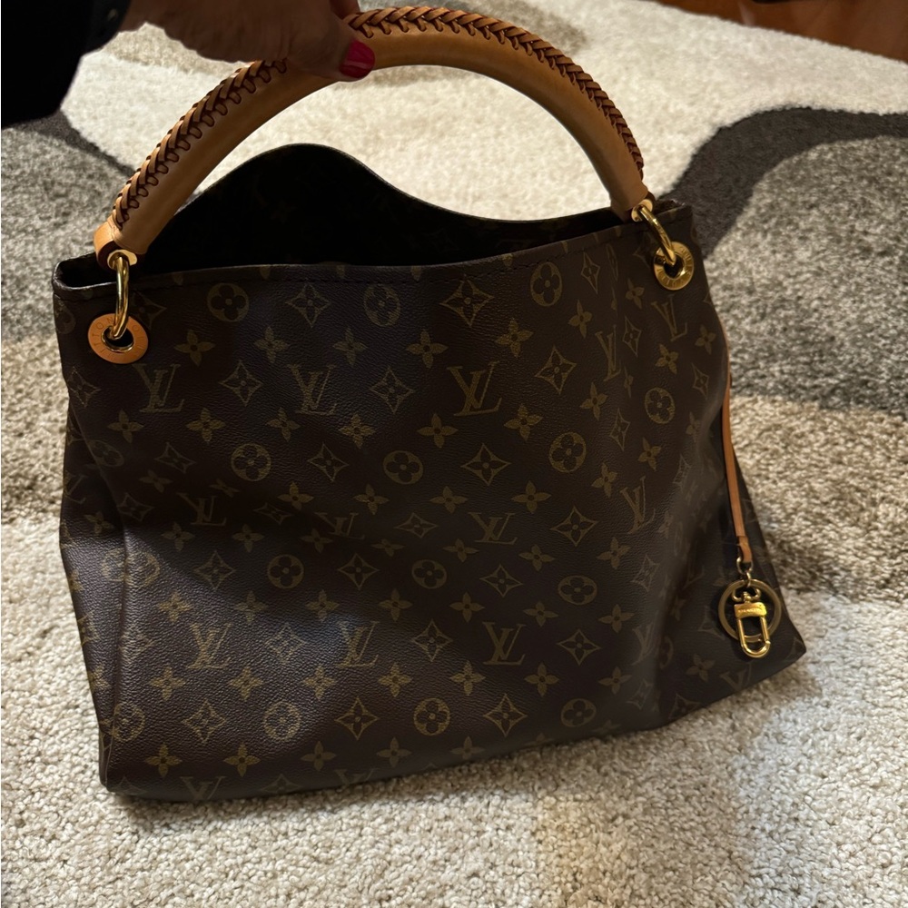 Louis Vuitton Artsy MM